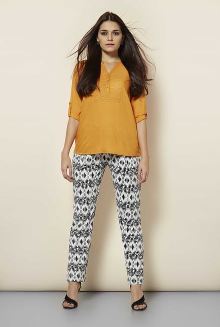 109 F Papaya Embroidered Yoke Top 109 F Papaya Embroidered Yoke Top
