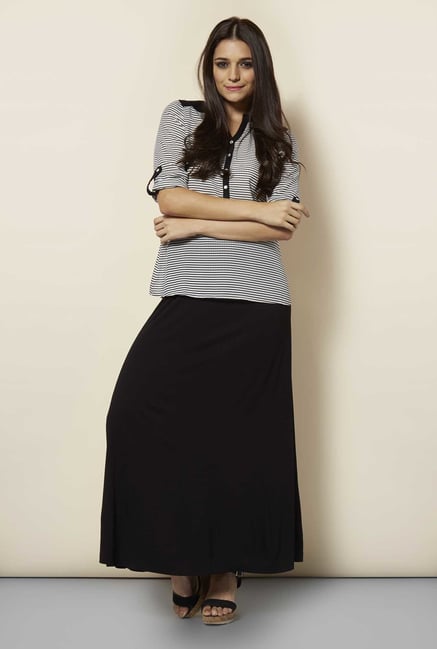 109 F Black Striped Line Top 109 F Black Striped Line Top