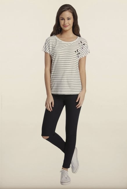 Only White Embellished T-Shirt Only White Embellished T-Shirt