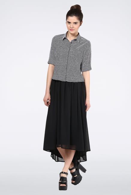 Femella Black Stripes Crop Shirt Femella Black Stripes Crop Shirt