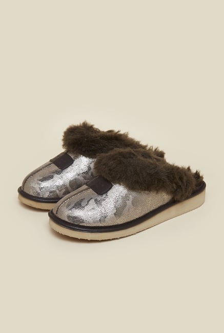 La Briza Platinum Flat Mules La Briza Platinum Flat Mules