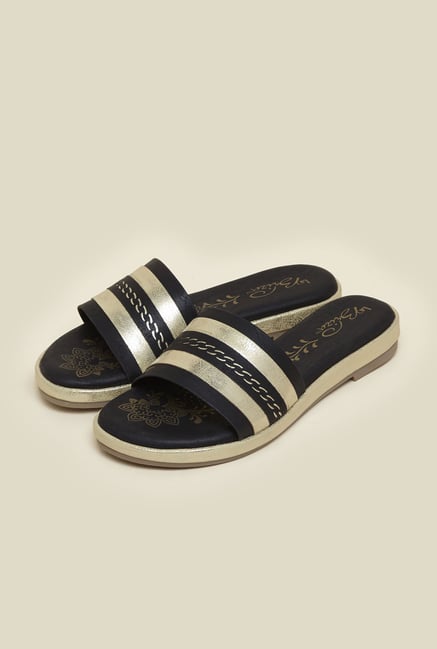 La Briza Black Flat Sandals La Briza Black Flat Sandals