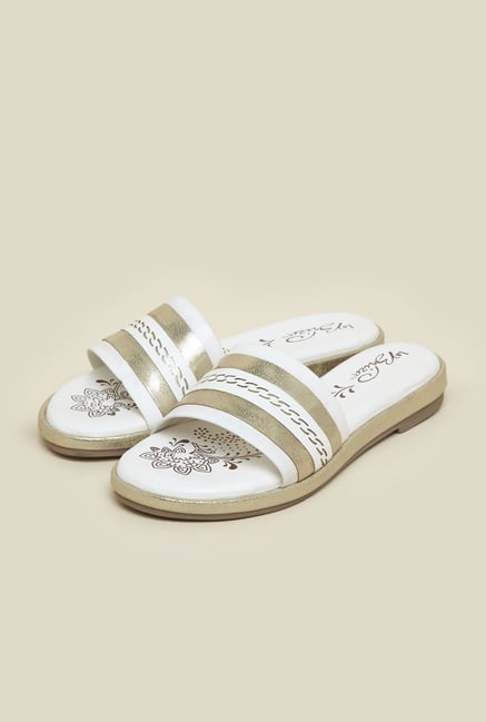 La Briza White Flat Sandals La Briza White Flat Sandals