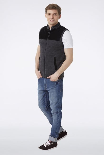 Peter England Grey & Black Sleeveless Sweater Peter England Grey & Black Sleeveless Sweater