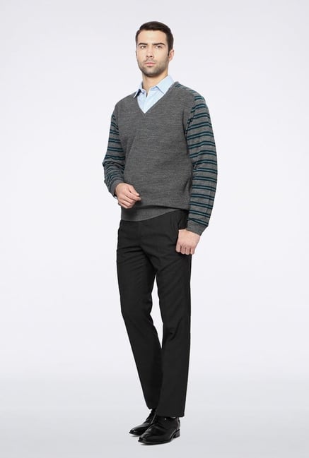 Peter England Grey V-Neck Sweater Peter England Grey V-Neck Sweater
