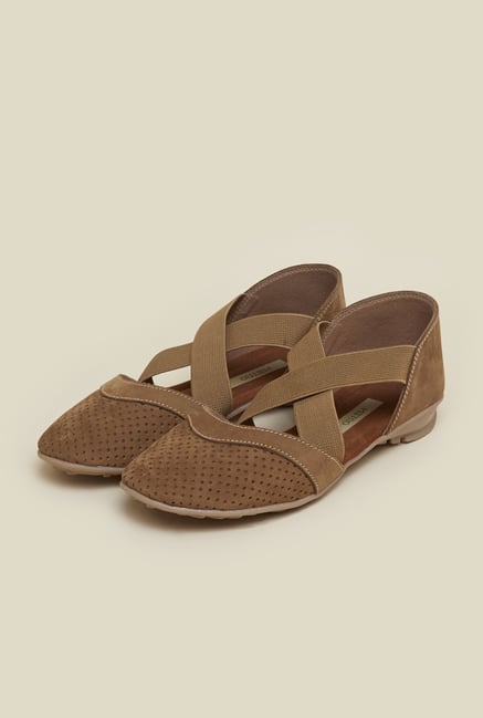 Metro Beige Cross Strap Sandals Metro Beige Cross Strap Sandals