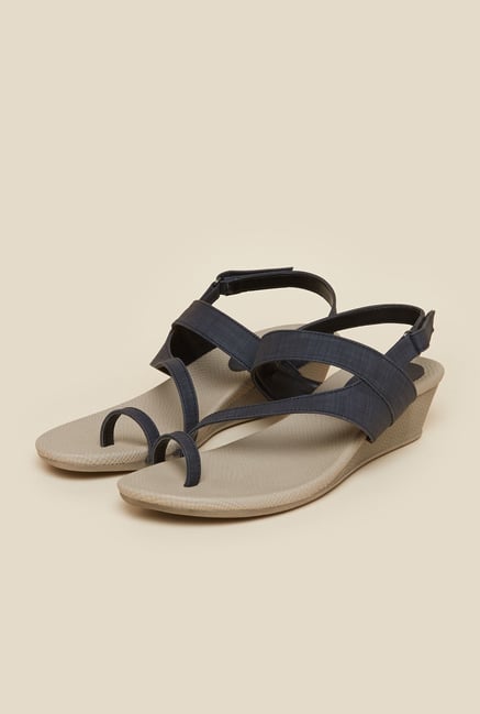 Metro Black Toe Ring Wedge Sandals Metro Black Toe Ring Wedge Sandals