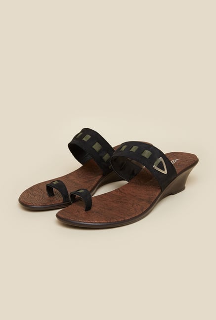 Metro Black Toe Ring Wedge Heel Sandals Metro Black Toe Ring Wedge Heel Sandals