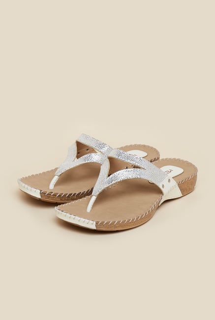 Metro White Casual Thongs Metro White Casual Thongs