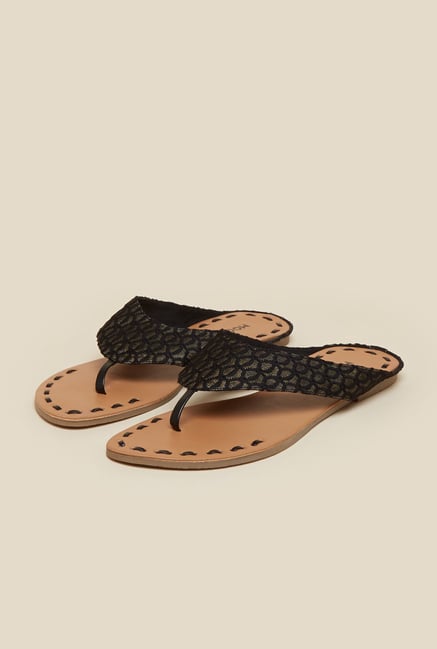 Mochi Black Flat Thong Sandals Mochi Black Flat Thong Sandals