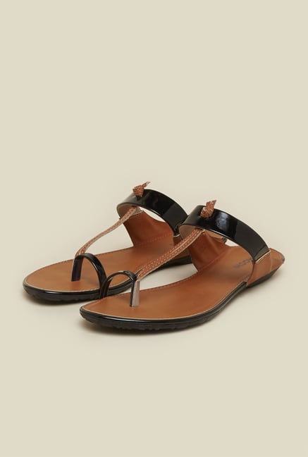 Mochi Black Toe Ring Flat Sandals Mochi Black Toe Ring Flat Sandals