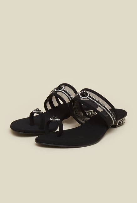 Mochi Black Toe Ring Flat Sandals Mochi Black Toe Ring Flat Sandals