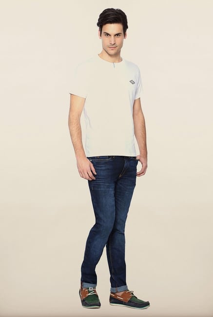 Allen Solly White Solid T shirt Allen Solly White Solid T shirt