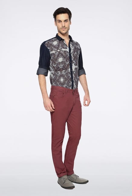 Van Heusen Maroon Solid Chinos Van Heusen Maroon Solid Chinos