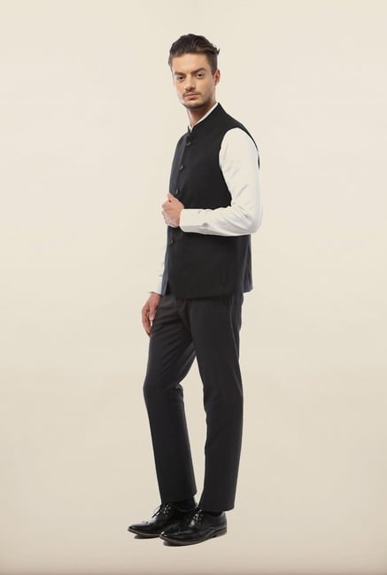 Van Heusen Black Solid Waistcoat Van Heusen Black Solid Waistcoat