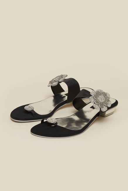 Mochi Black Toe Ring Sandals Mochi Black Toe Ring Sandals
