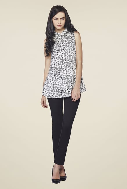 AND White Printed Daisy Blossom Top AND White Printed Daisy Blossom Top