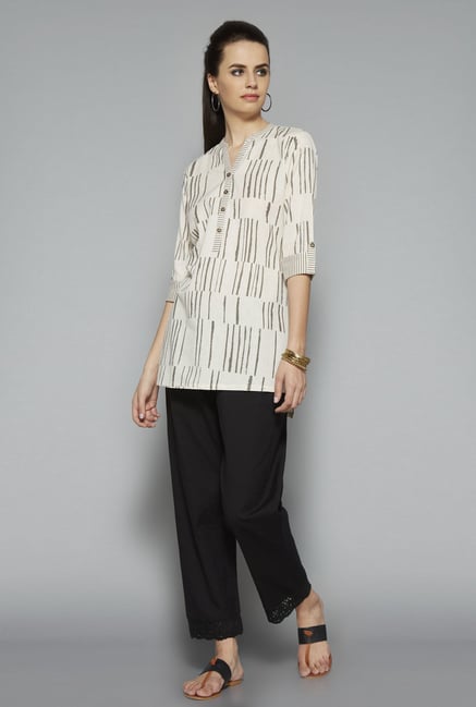 Utsa Off White Printed Cotton Kurti Utsa Off White Printed Cotton Kurti