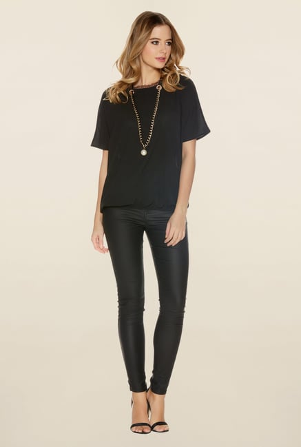 Quiz Black Solid Necklace Top Quiz Black Solid Necklace Top