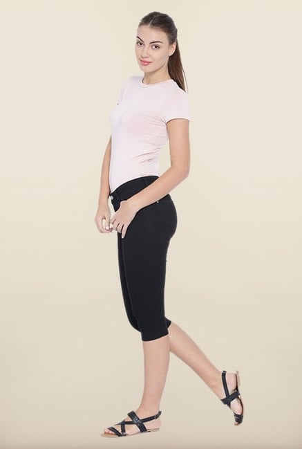 Kraus Black Skinny Fit Capris Kraus Black Skinny Fit Capris