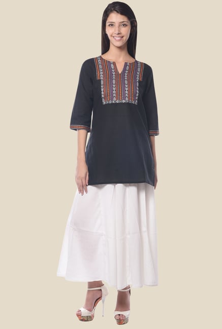 Aurelia Black Round Neck Regular Fit Kurta Aurelia Black Round Neck Regular Fit Kurta
