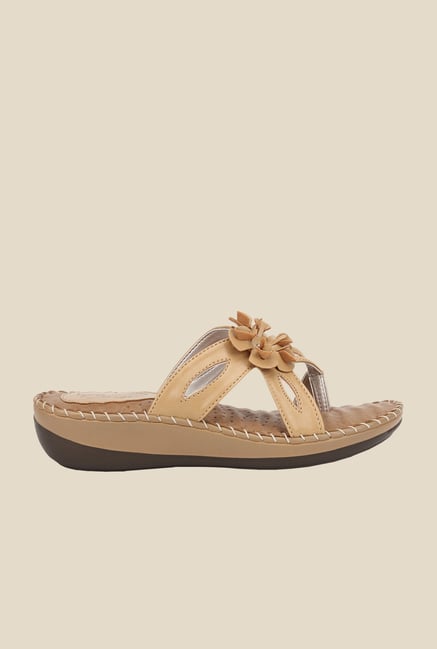 La Briza Beige Platform Sandals La Briza Beige Platform Sandals