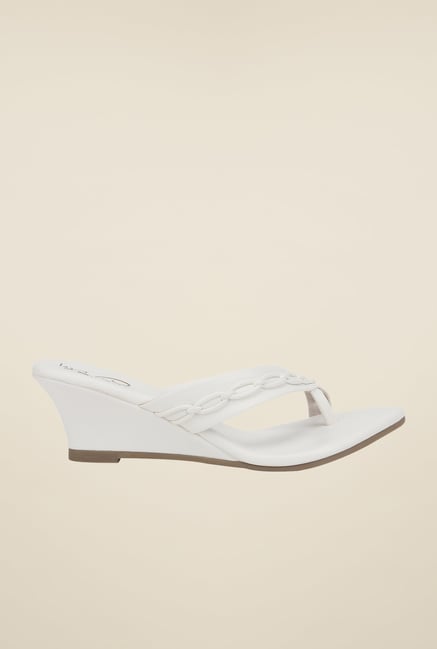 La Briza White Toe Ring Sandals La Briza White Toe Ring Sandals