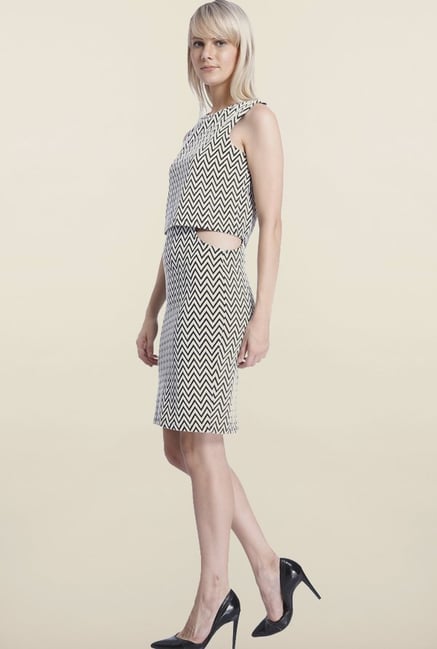 Vero Moda White Chevron Printed Dress Vero Moda White Chevron Printed Dress