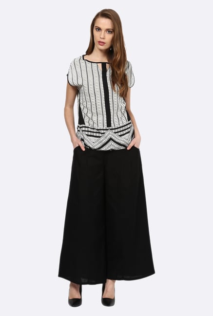 109 F Black & White Printed Top 109 F Black & White Printed Top