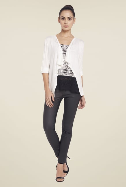 Globus White Solid Shrug Globus White Solid Shrug