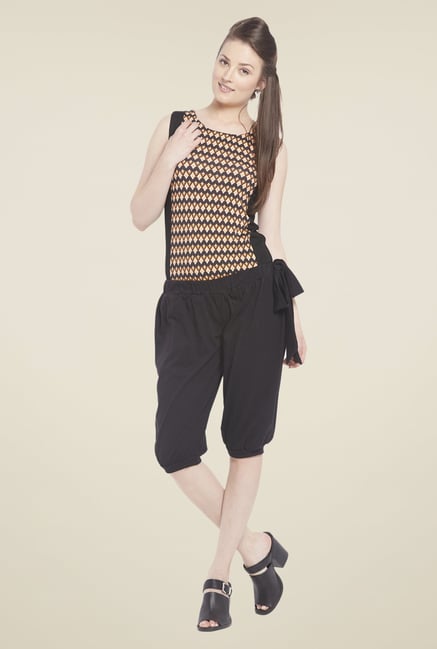 Globus Black Solid Capris Globus Black Solid Capris