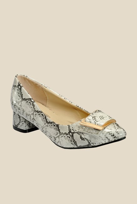 Yepme White & Black Block Heeled Pumps Yepme White & Black Block Heeled Pumps