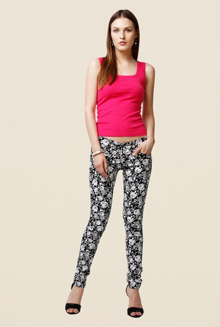 Yepme Estella Black & White Floral Print Chinos Yepme Estella Black & White Floral Print Chinos