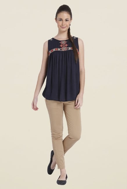 Only Navy Embroidery Top Only Navy Embroidery Top