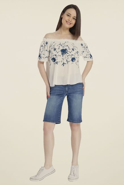 Only White Embroidery Top Only White Embroidery Top