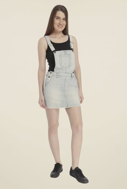 Vero Moda Light Blue Solid Dungaree Vero Moda Light Blue Solid Dungaree