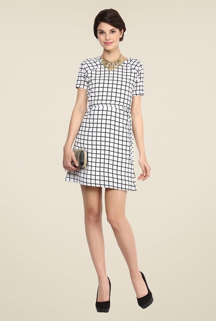 Yepme Jaynie White & Black Shift Dress Yepme Jaynie White & Black Shift Dress