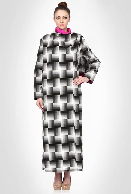 Pankaj & Nidhi Designer Wear Black Coat by Kimaya Pankaj & Nidhi Designer Wear Black Coat by Kimaya