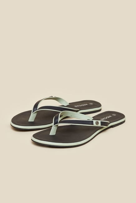 Mochi Black Flat Thong Sandals Mochi Black Flat Thong Sandals