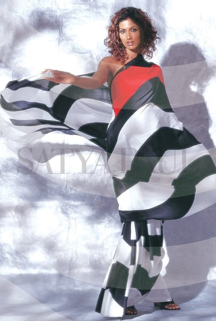 Satya Paul Black & White Crepe Saree Satya Paul Black & White Crepe Saree