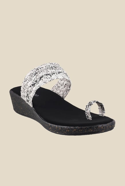 Metro White Toe Ring Wedges Metro White Toe Ring Wedges
