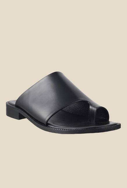 Da Vinchi by Metro Black Toe Ring Sandals Da Vinchi by Metro Black Toe Ring Sandals