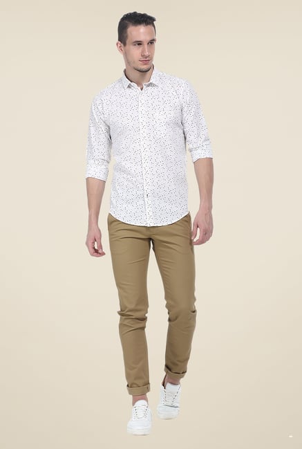 Basics Khaki Solid Elastane Tapered Fit Chinos Basics Khaki Solid Elastane Tapered Fit Chinos