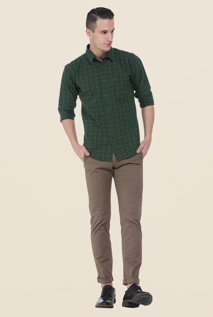 Basics Brown Solid Elastane Tapered Fit Chinos Basics Brown Solid Elastane Tapered Fit Chinos