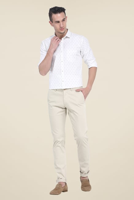 Basics Ecru Solid Elastane Tapered Fit Chinos Basics Ecru Solid Elastane Tapered Fit Chinos