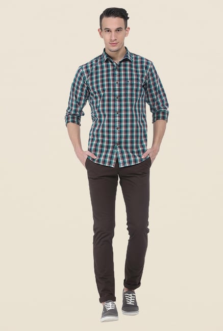 Basics Brown Solid Elastane Tapered Fit Chinos Basics Brown Solid Elastane Tapered Fit Chinos