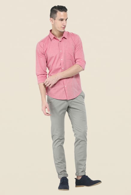 Basics Grey Solid Elastane Tapered Fit Chinos Basics Grey Solid Elastane Tapered Fit Chinos