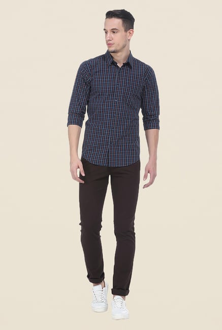 Basics Brown Solid Elastane Tapered Fit Chinos Basics Brown Solid Elastane Tapered Fit Chinos