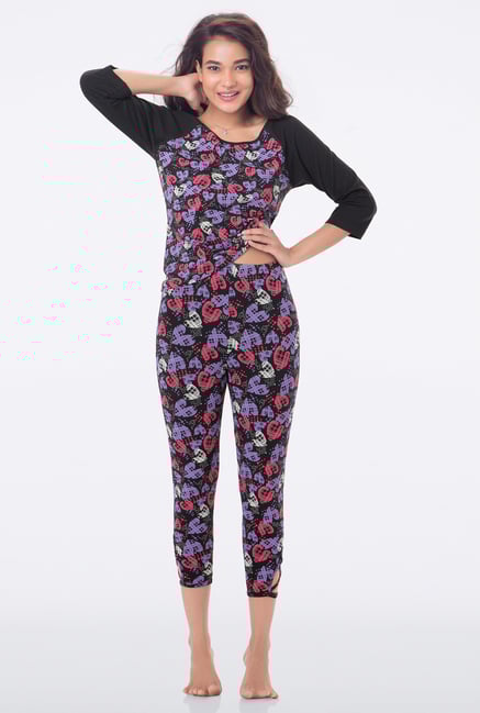 PrettySecrets Black Heart Print Capris PrettySecrets Black Heart Print Capris