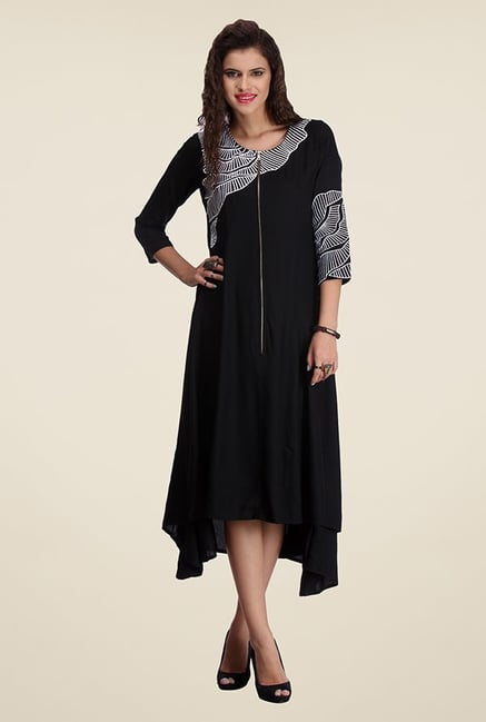 Varanga Black Embroidered Kurta Varanga Black Embroidered Kurta
